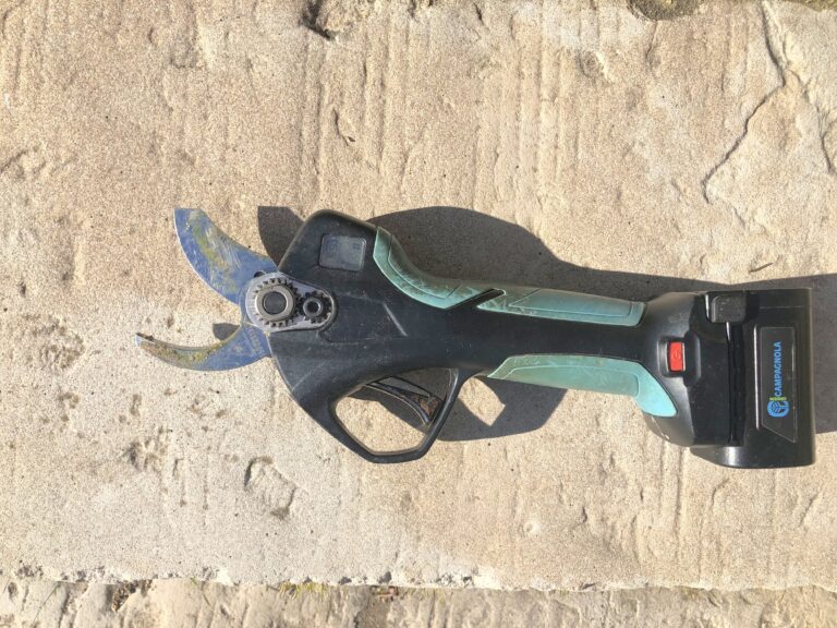 Les sécateurs électriques.